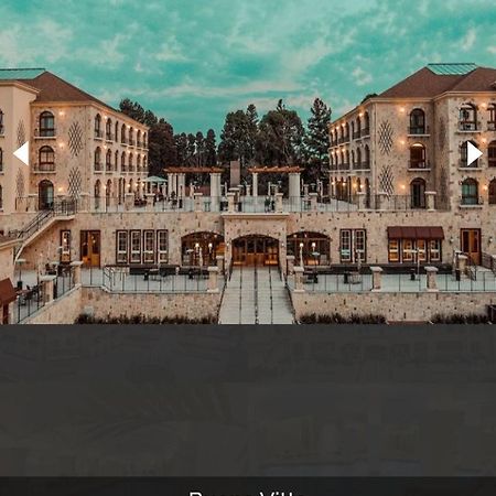 Buona Vitta Gramado Resort & Spa By Gramado Parks Zewnętrze zdjęcie The photo shows a spacious and elegant building design, likely a hotel or resort. The structure features multiple stories and large windows, with outdoor seating areas visible on a terrace or patio. The exterior has a combination of stone and modern 