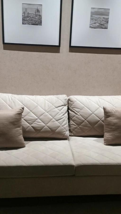 Buona Vitta Gramado Resort & Spa By Gramado Parks Zewnętrze zdjęcie The photo shows a section of a couch with two large, quilted back cushions that have a diamond pattern. There are also two smaller, square pillows placed in front of the back cushions. The color scheme appears to be neutral, featuring shades of beige
